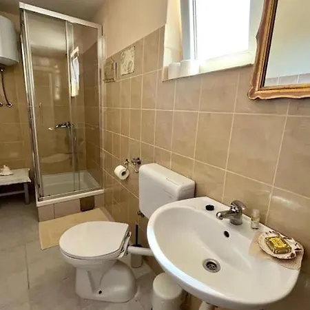 Klara - Garden View Apartament *