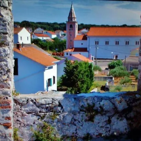 Klara - Garden View Olib