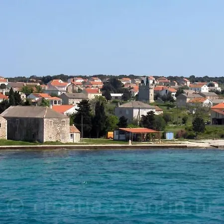 Klara - Garden View Olib