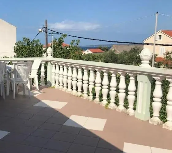 Apartment Klara - Garden View Olib